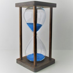 Sanduhr 10 Min. 18 cm Blau, Glas im  Holzgestell Nussbaum dunkel