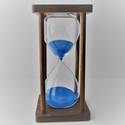 Sanduhr 15 Min. 18cm Glas im  Holzgestell Nussbaum dunkel