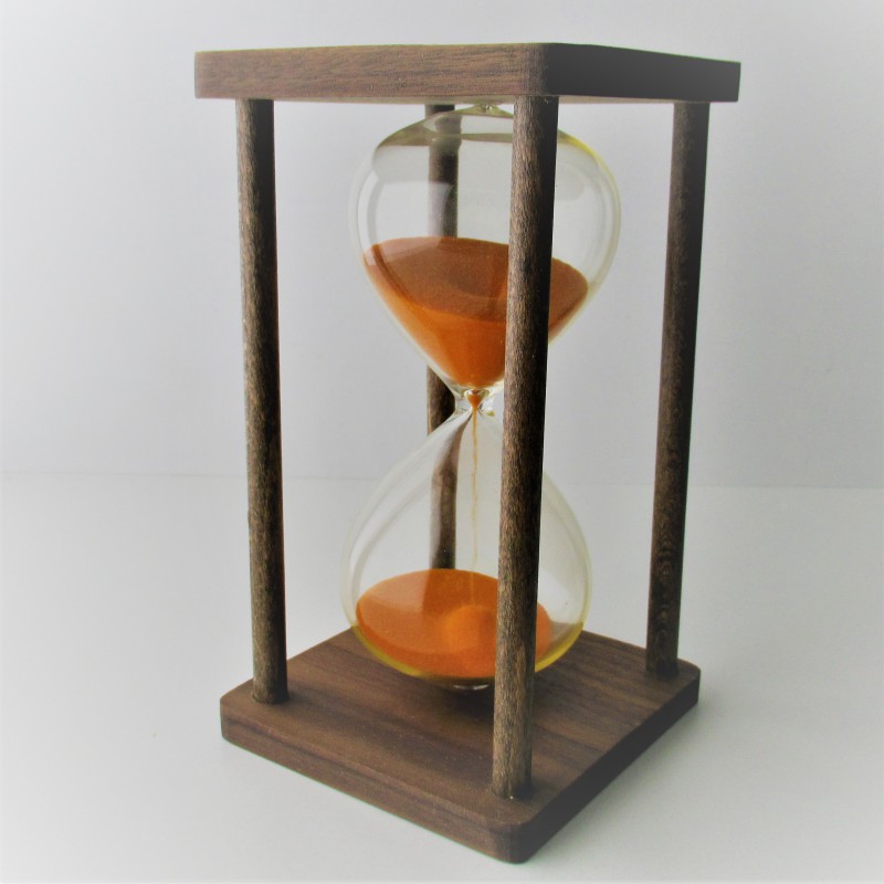 Sanduhr 10 Min. 15 cm Orange, Glas im  Holzgestell Nussbaum dunkel Sanduhr 10 Min. 15 cm Orange, Glas im  Holzgestell Nussbaum dunkel
