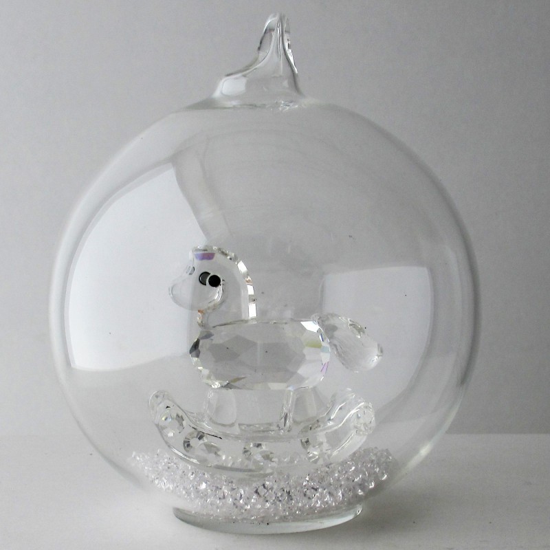 Glaskugel mit Kristall 7.5cm Schaukelpferd klar mit losen Kristallen in der Kugel, zum haengen und stellen Glaskugel mit Kristall 7.5cm Schaukelpferd klar mit losen Kristallen in der Kugel, zum haengen und stellen