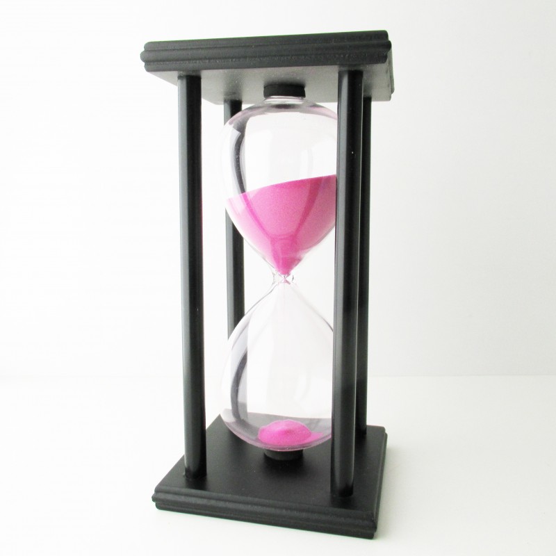 Sanduhr 45 Min. 20 cm Holzgestell  schwarz viereckig mit 4 Sauelen