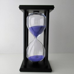 Sanduhr 45 Min. 20 cm Holzgestell  schwarz viereckig mit 4 Sauelen