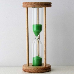 Sanduhr 5 Min. 9cm Grün, zylindrisch Glas in Holzgestell Buche Natur-gebeizt,