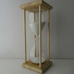Sanduhr 60 Min. 28cm Glas im Esche-Kiefer Gestell 28 cm hoch