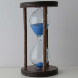 Sanduhr 10 Min. 9cm Glas in Holzgestell Buche dunkel gebeizt,