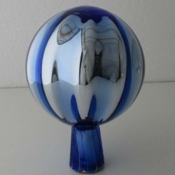 Glas Rosenkugel  9 cm  Hellblau mit optischen Streifen