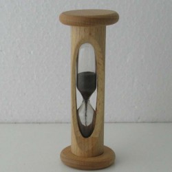 Sanduhr 15 Sek. 105mm Schwarz, zylindrisch Glas in Holzgestell Buche und gebeizt
