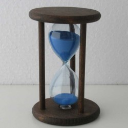 Sanduhr 10 Min. 9cm Glas in Holzgestell Buche dunkel gebeizt