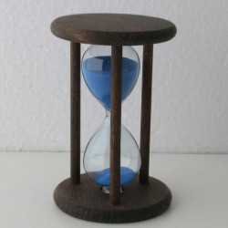 Sanduhr 10 Min. 9cm Glas in Holzgestell Buche dunkel gebeizt