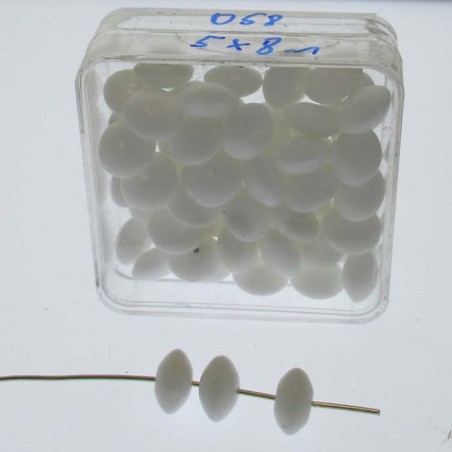 Glasperlen in 5x8mm Box