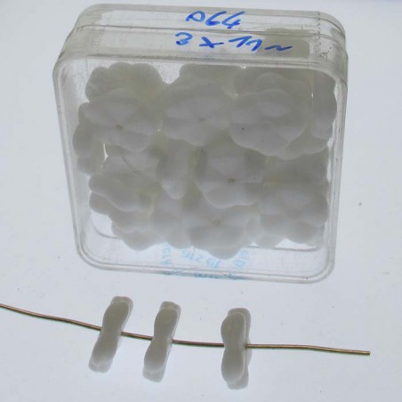 Glasperle 3x11mm in Box