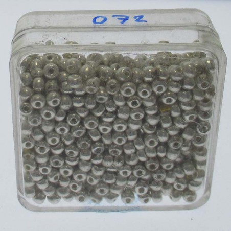 Glasrocailles 2x2mm in Box