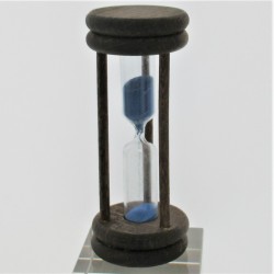 Sanduhr 3 Min. 96mm Hellblau, zylindrisch Glas in Holzgestell Buche gebeizt dunkel
