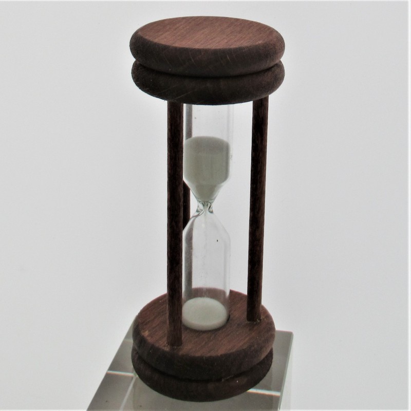 Sanduhr 10 Min. 96mm Weis, zylindrisch Glas in Holzgestell Buche gebeizt Mahagoni