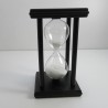 Sanduhr 15 Min. 14 cm Weiss, Holzgestell  schwarz viereckig mit 4 Saeulen