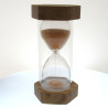 Sanduhr 15 Minuten Sechseckige 13.5 cm Sanduhr mit Eichenholz Sockel und Kunststoff Rohr als Bruch Schutz