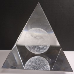 Glas-Pyramide 10cm mit 3D Blume des Lebens