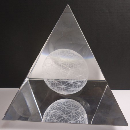 Glas-Pyramide 10cm mit 3D Blume des Lebens