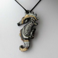 Muranoglas Seepferd 68mm mit Gold Sand