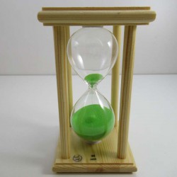 Sanduhr 30 Min. 15 cm Tannen Holzgestell  viereckig mit 4 Säulen