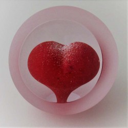 Glas Briefbeschwerer 80 mm Traumkugel    mit Herz