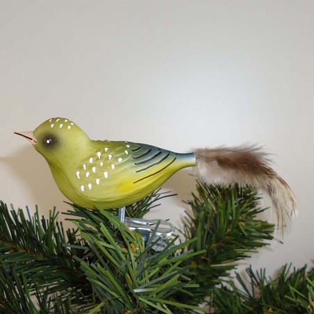 Glasvogel Grünfink mit Naturfedern