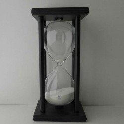 Sanduhr 60 Min. 20 cm Weiss, Holzgestell Schwarz viereckig mit 4 Saeulen